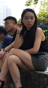 牛仔包臀短裙白腿高跟少妇