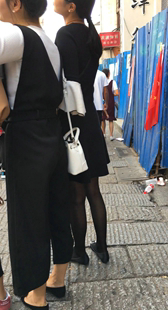 连衣裙黑色丝袜高个长发妹子