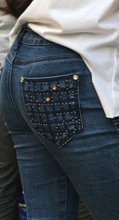 紧绷牛仔裤长发美眉极品翘臀