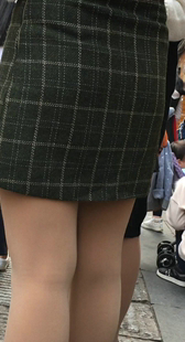 肉色丝袜直腿包臀裙长发美眉