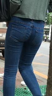 街拍大屁股牛仔少女