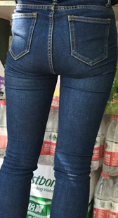蓝色牛仔裤高跟美眉极品饱满圆润翘臀