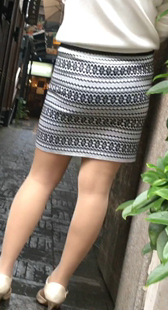 紧身包臀裙肉色丝袜长发美少妇