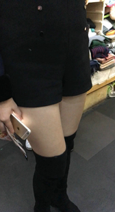 黑色短裤极品美腿饱满漂亮美女