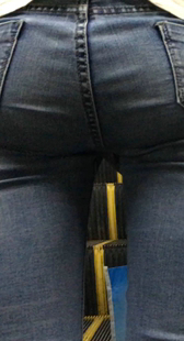 地铁跟拍蓝牛深沟少女