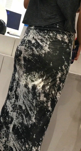 商场黑紧臀少女