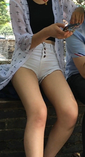性感花台白短裤肥三角
