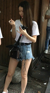 热裤长腿美女真性感