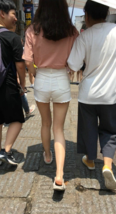 街拍白短裤小妹子视频