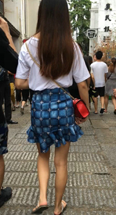 古街小花裙小美女