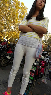 360度极品白色紧裤小妹露脸哦