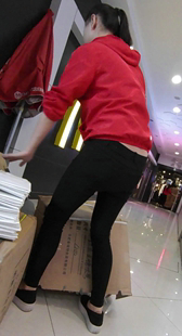 一起卸货吧，性感的肥美黑臀