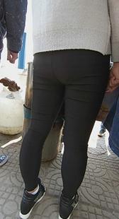 学校门口买饭的黑紧学生妹2