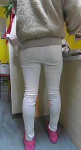 夜拍路边偶然碰见买晚饭的紧身白裤妹子