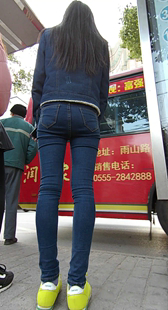 高挑紧身蓝牛小妹