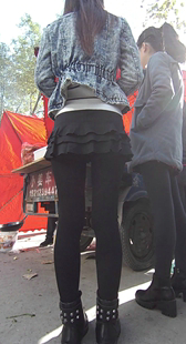 黑丝短裙大学眼睛妹