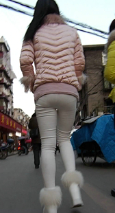 身材一级棒粉衣紧身白裤美女，第一季