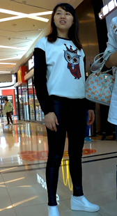 两腿岔的好开~电玩城紧身黑色皮肤小媚