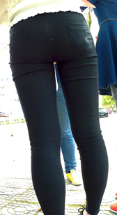 极品紧翘黑色打底裤大学媚，参加课外发传单