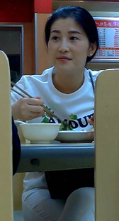 极品紧身白裤年轻辣妈第二季