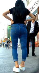 九分紧身蓝牛美眉