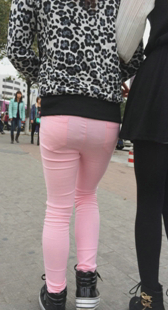 少妇粉红打底包臀