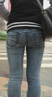 性感蓝牛圆臀小妹