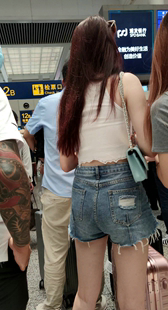 性感牛仔短裤长发美女