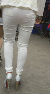 性感白裤红色内痕