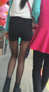 紧身热裤黑丝长腿