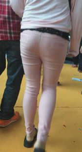 粉色打底裤小少妇