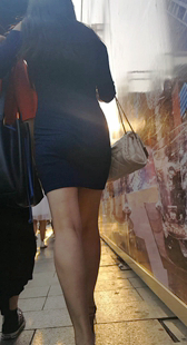 紧身包臀连衣裙少妇