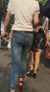 性感长腿紧牛小少妇