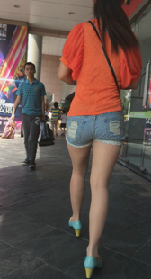 包臀紧身热裤美腿