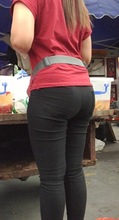 黑色紧身裤圆润翘臀少妇