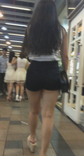 包臀黑色热裤少妇