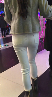 紧身白裤紧内痕紧臀少女