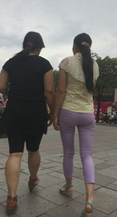 紧身打底裤小少妇