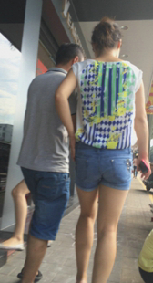 高挑紧身包臀热裤少妇