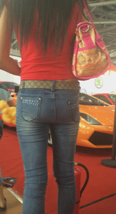 紧身蓝牛包臀少妇