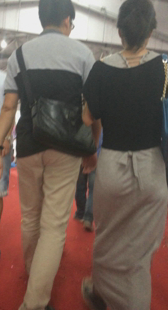 贴身长裙好会扭