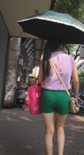 绿色紧身热裤少妇