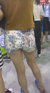 包臀大屁股热裤少妇视频