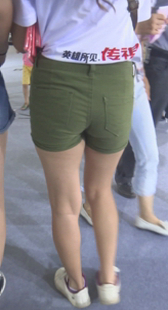 包臀紧身绿色热裤