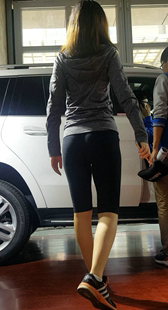 紧身瑜伽裤大翘臀少妇