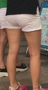 热裤少妇内痕超紧