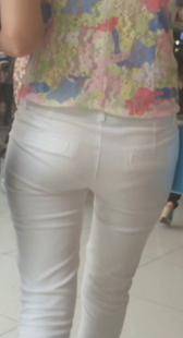 性感白裤露内少妇