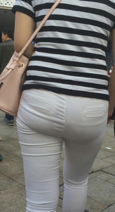 极品白裤苹果臀少妇