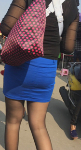 性感黑丝蓝裙少妇