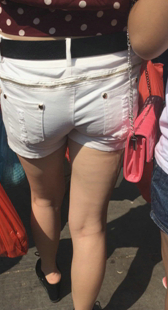 包臀牛仔白热裤长腿少妇